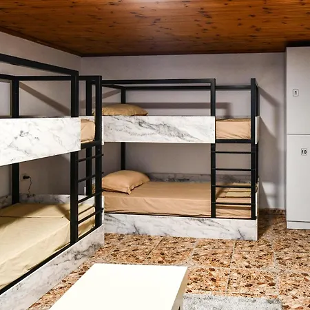2vb Hostel *